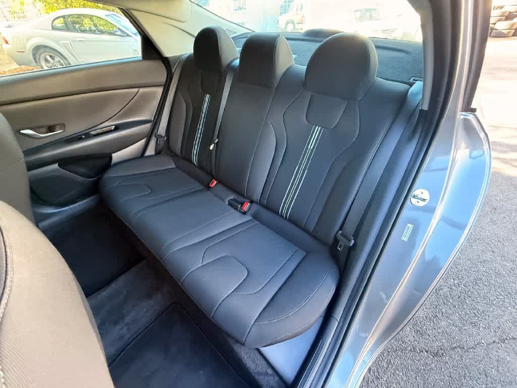 Used 2023 Hyundai Elantra SEL w/ Cargo Package FWD image 12