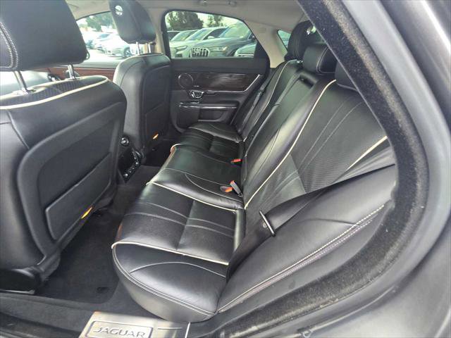 Used 2017 Jaguar XJ R-Sport image 20