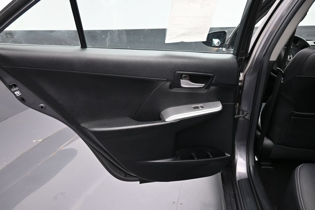 Used 2014 Toyota Camry SE w/ Moonroof Package FWD image 23