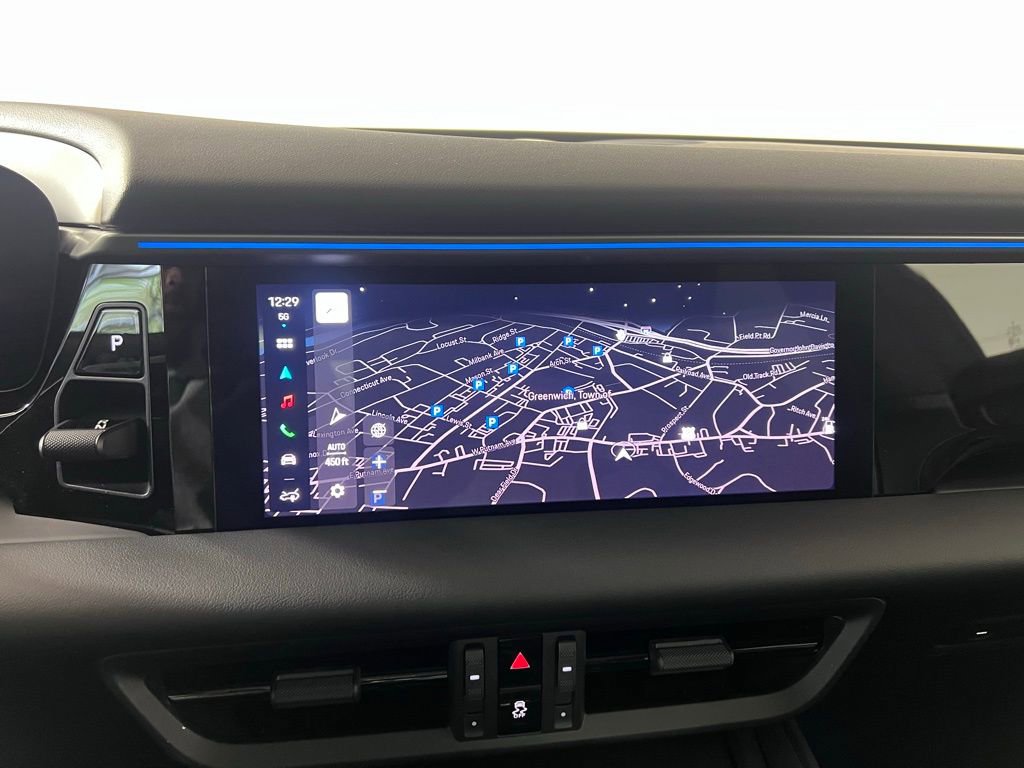 Certified 2025 Porsche Macan Electric image 33