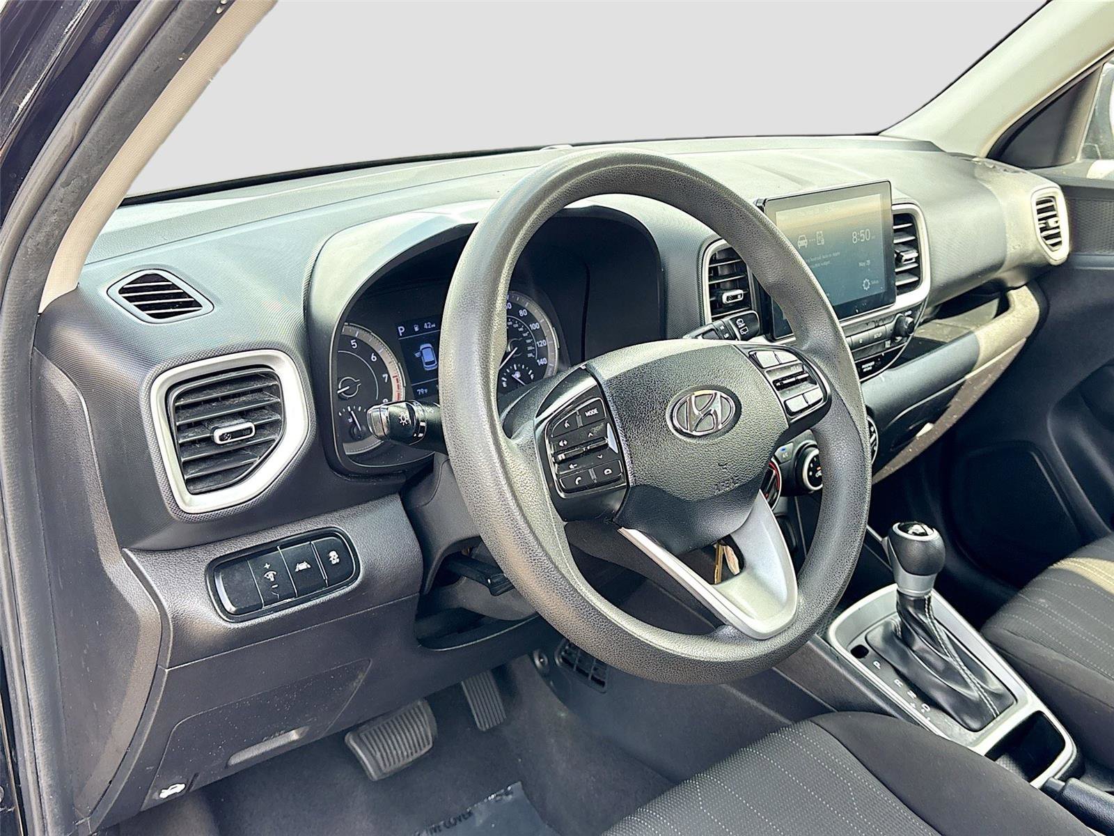 Used 2021 Hyundai Venue SE FWD image 9
