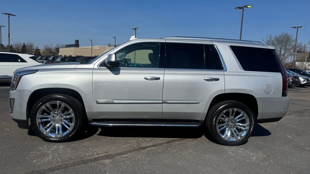 Used 2019 Cadillac Escalade Luxury w/ LPO, Radiant Package image 3