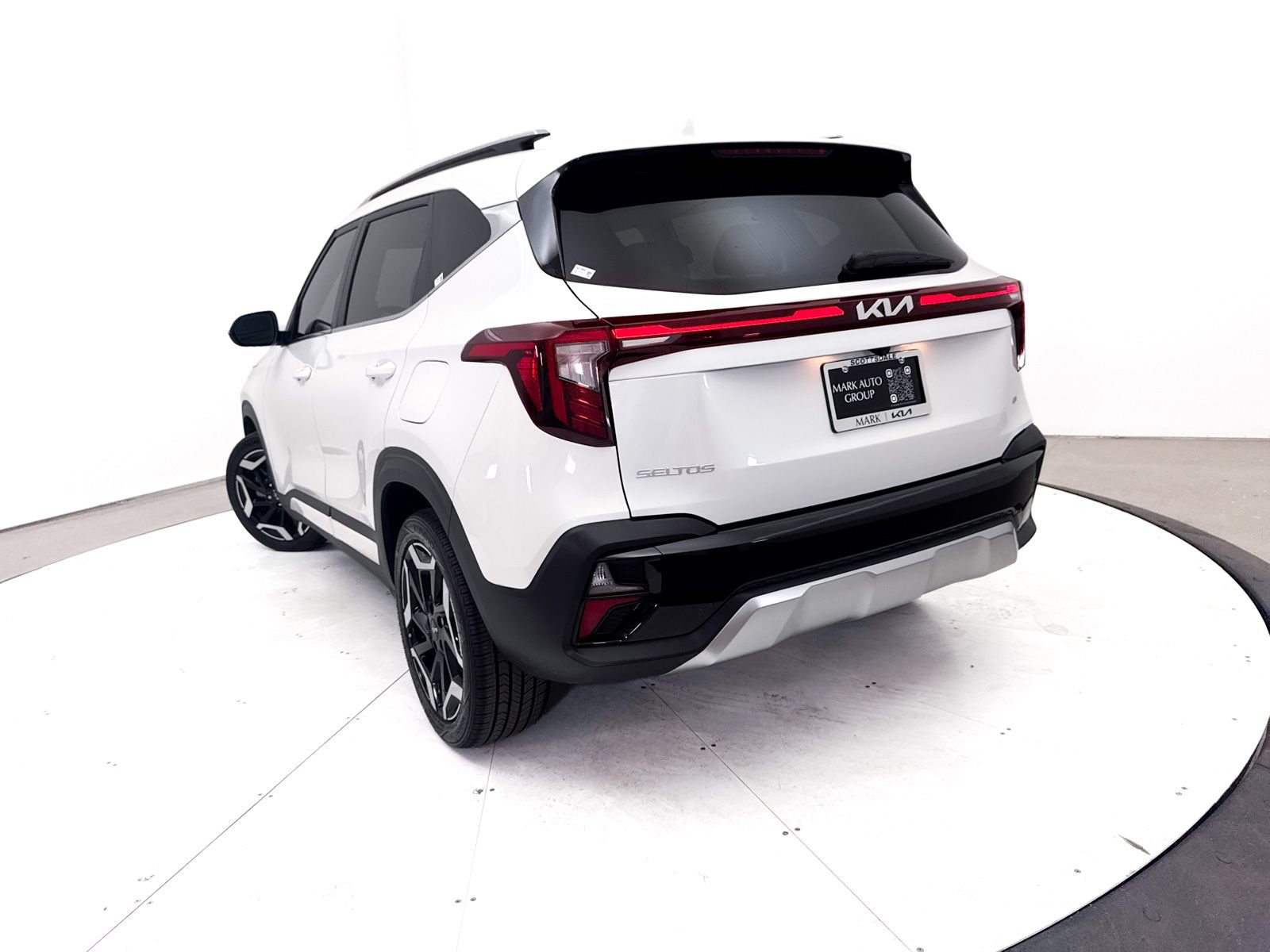 Certified 2024 Kia Seltos SX w/ SX Sunroof Package AWD/4WD image 9