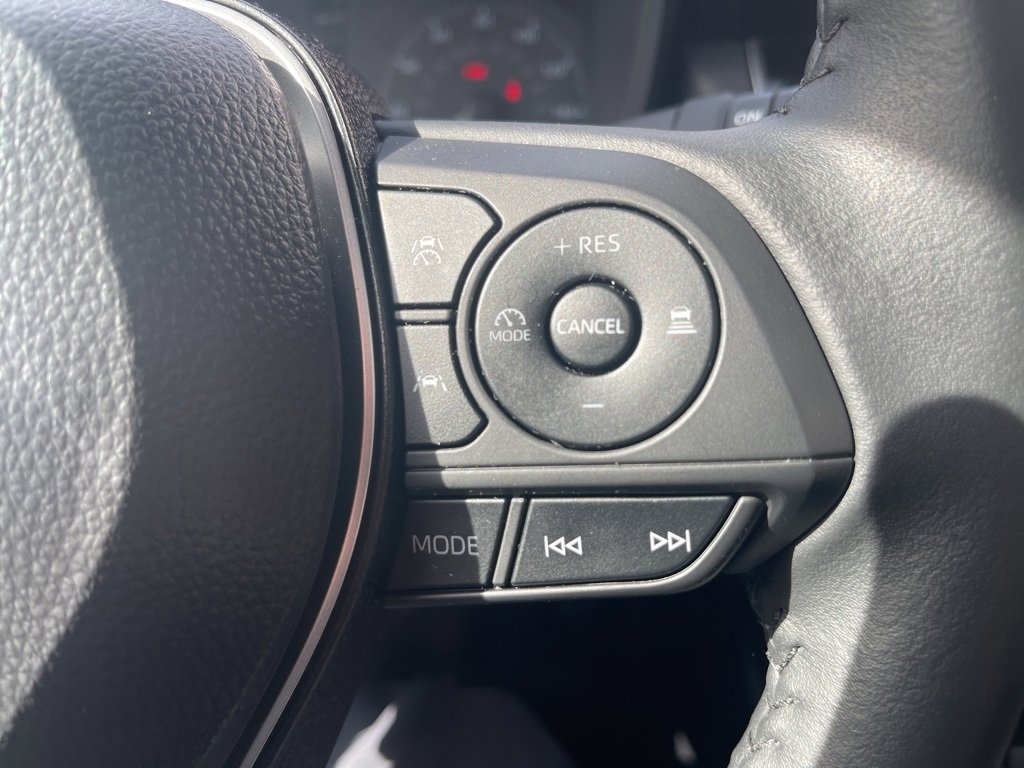 Used 2025 Toyota Corolla Cross LE w/ Moonroof Package image 25