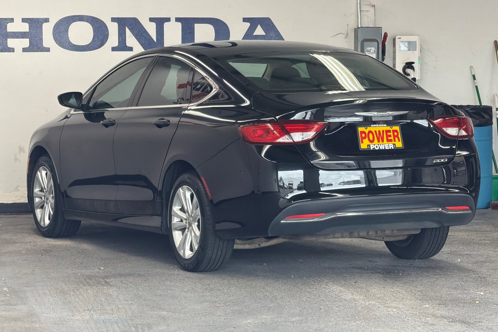 Used 2016 Chrysler 200 Limited FWD image 5