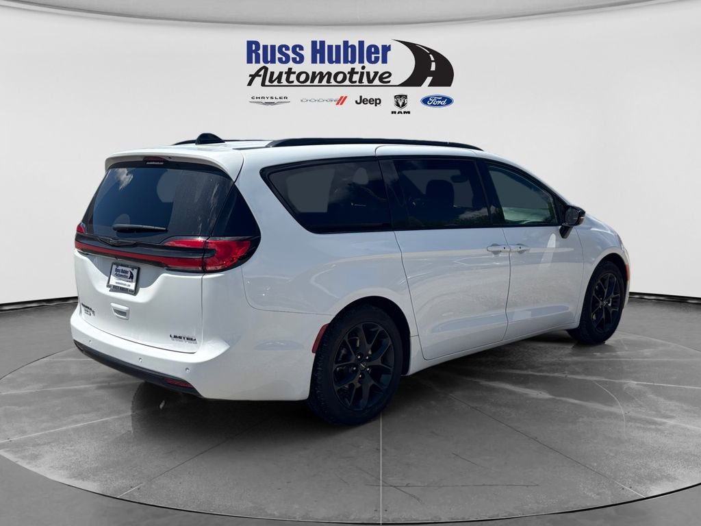 Used 2025 Chrysler Pacifica Limited FWD image 6