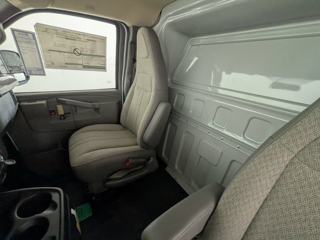 New 2026 Chevrolet Express 2500 w/ Driver Convenience Package RWD image 30