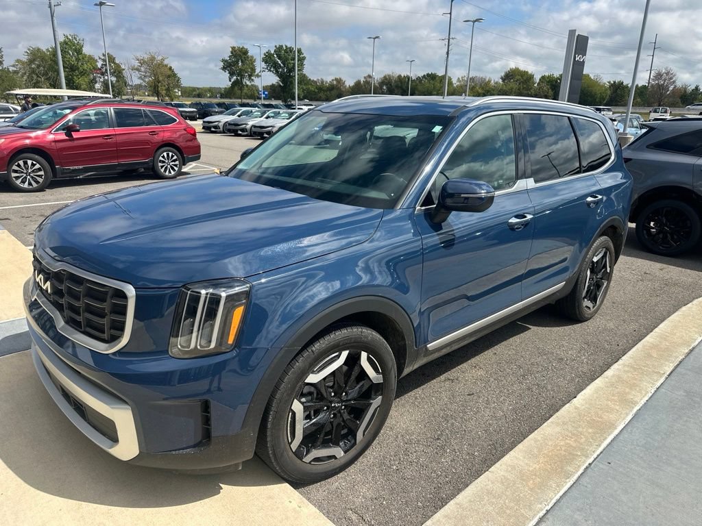 Certified 2025 Kia Telluride S FWD image 2