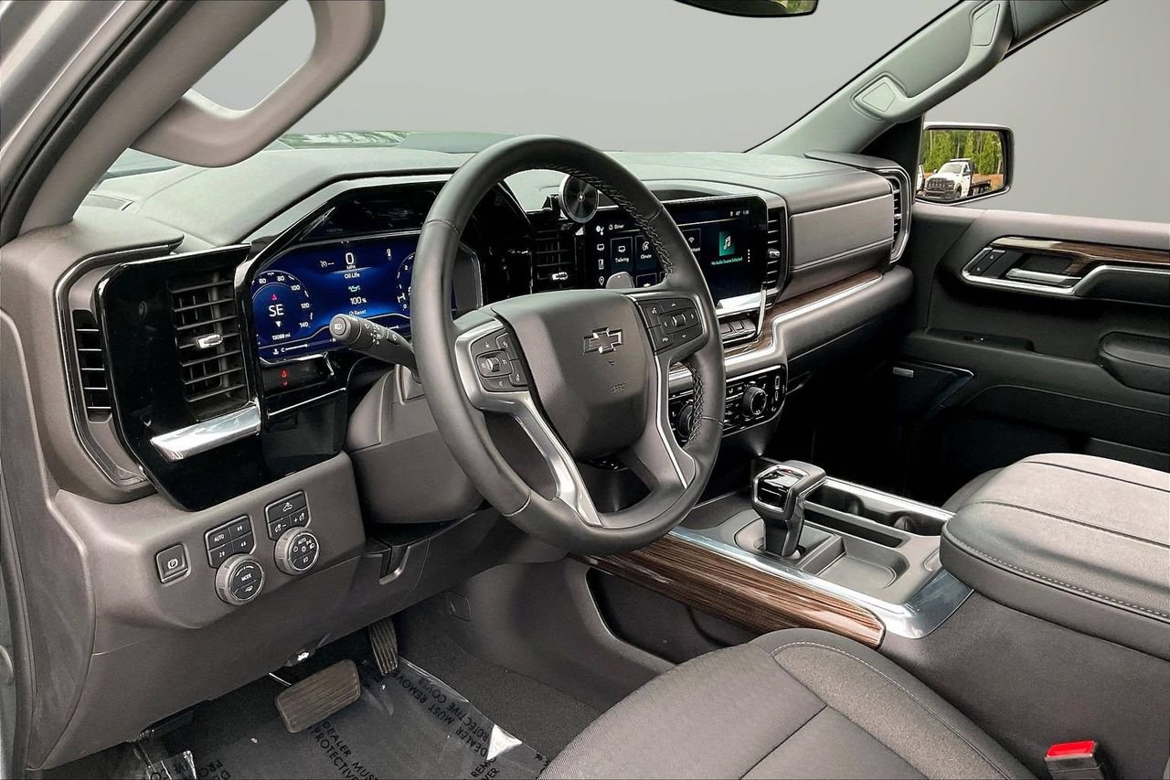 Used 2025 Chevrolet Silverado 1500 LT Trail Boss w/ Convenience Package II AWD/4WD image 20