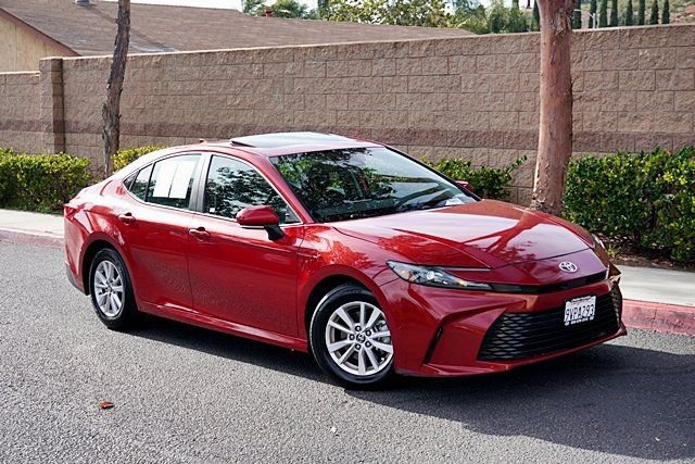 Used 2025 Toyota Camry LE w/ Convenience Package FWD image 3