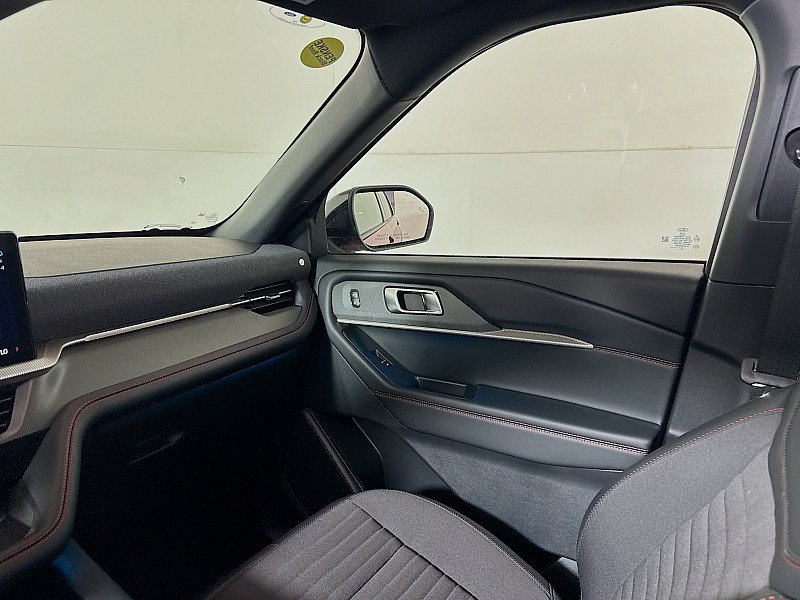 New 2025 Ford Explorer ST-Line w/ Premium Package AWD/4WD image 26