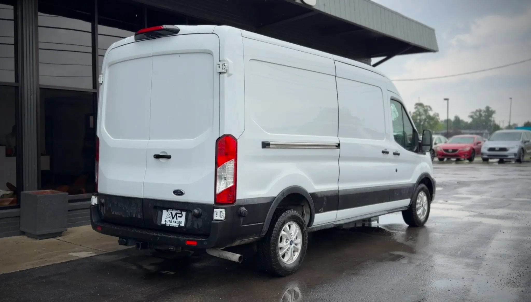 Used 2022 Ford Transit 250 Medium Roof w/ Interior Upgrade Package RWD image 2