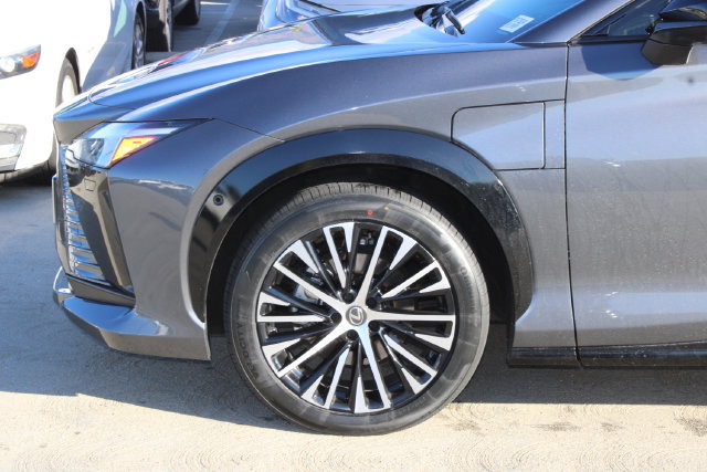 Certified 2023 Lexus RZ 450e Premium w/ Technology Package AWD/4WD image 4