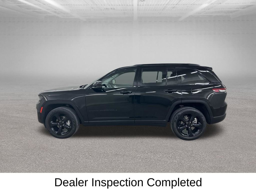 Used 2023 Jeep Grand Cherokee Limited w/ Black Appearance Package image 8