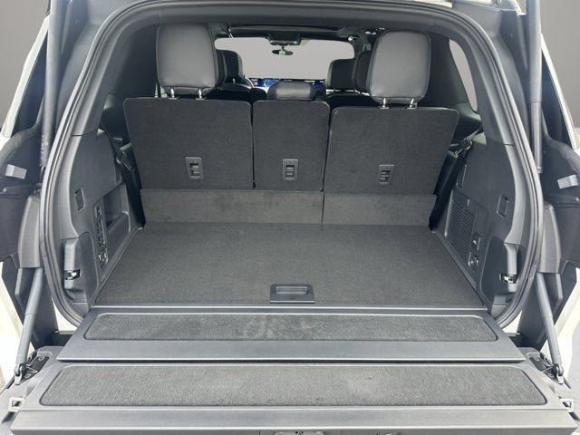 New 2026 Lincoln Navigator Reserve w/ Jet Appearance Package AWD/4WD image 7