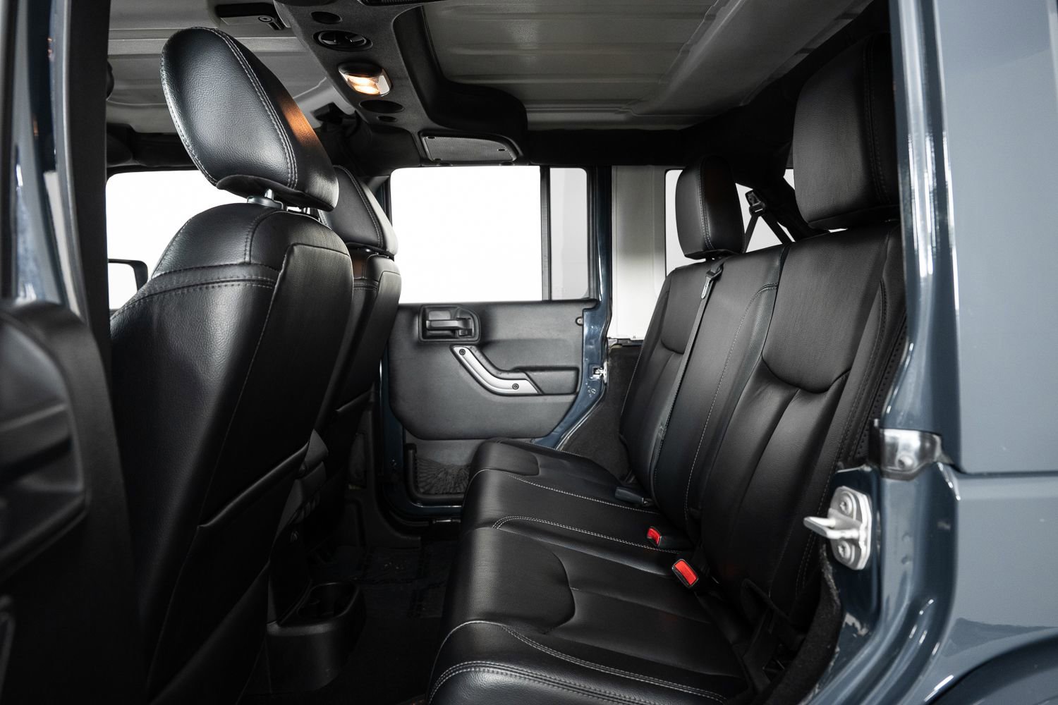 Used 2018 Jeep Wrangler Unlimited Sahara image 17