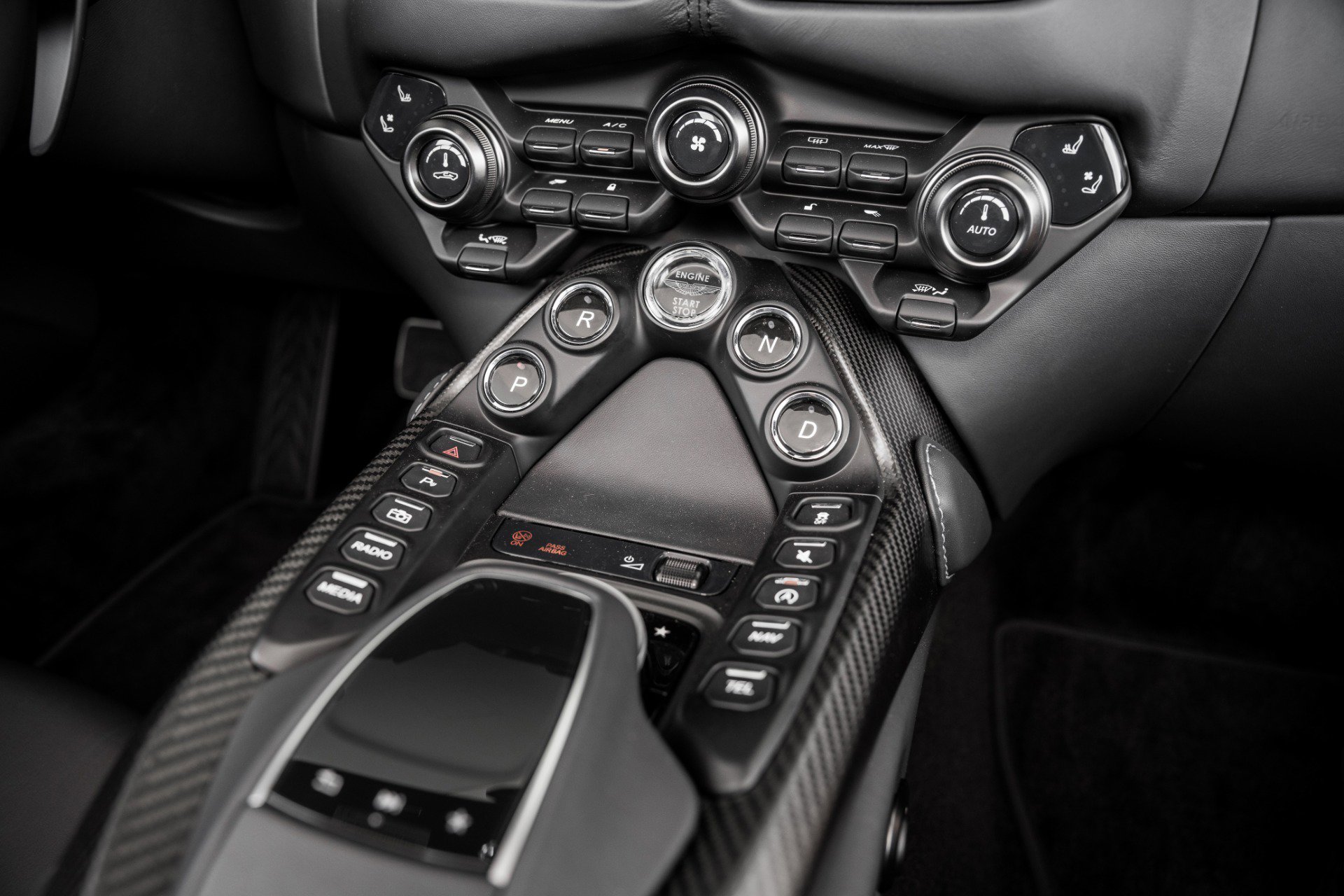 Used 2023 Aston Martin V8 Vantage Roadster image 27