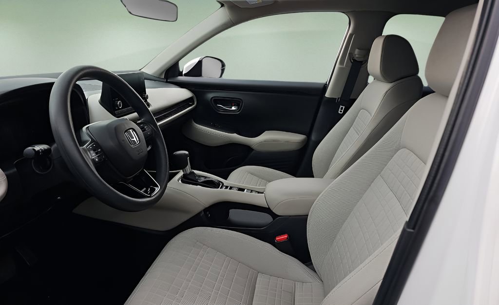 Used 2025 Honda HR-V LX image 5