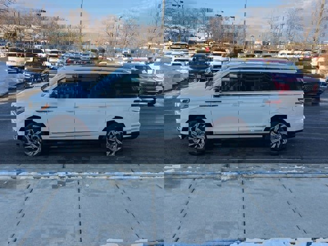 Used 2022 Lincoln Navigator L Reserve image 4