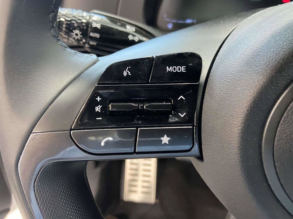 Certified 2025 Hyundai Elantra Sport image 18