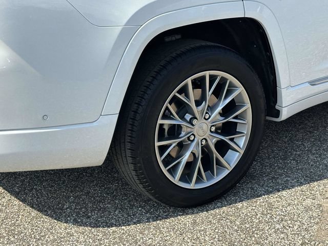 Used 2025 Jeep Grand Cherokee L Summit w/ Advanced Protech Group IV AWD/4WD image 30