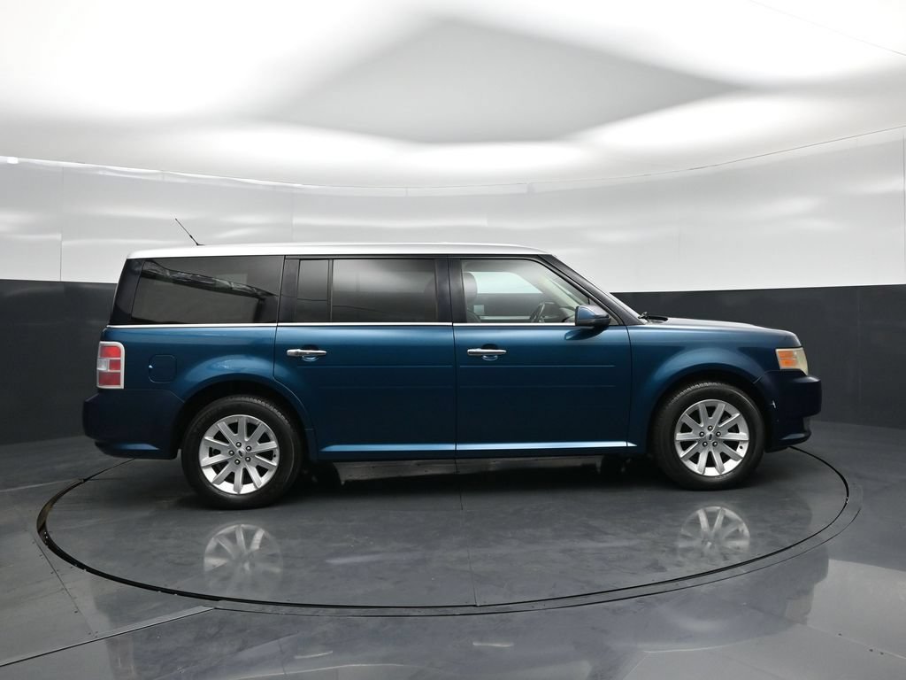 Used 2011 Ford Flex SEL FWD image 22