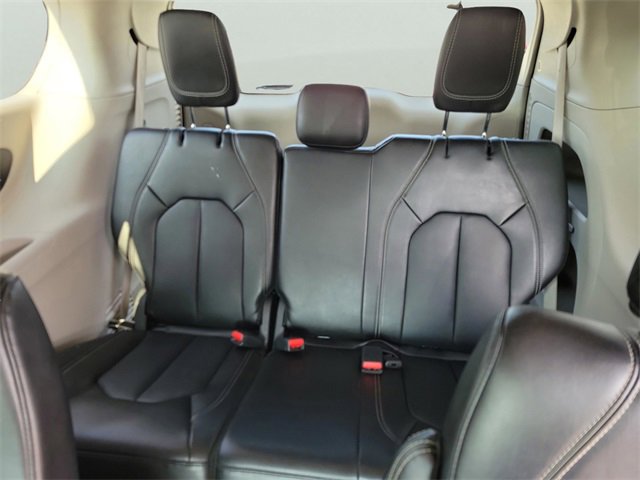 Used 2024 Chrysler Pacifica Touring-L image 10