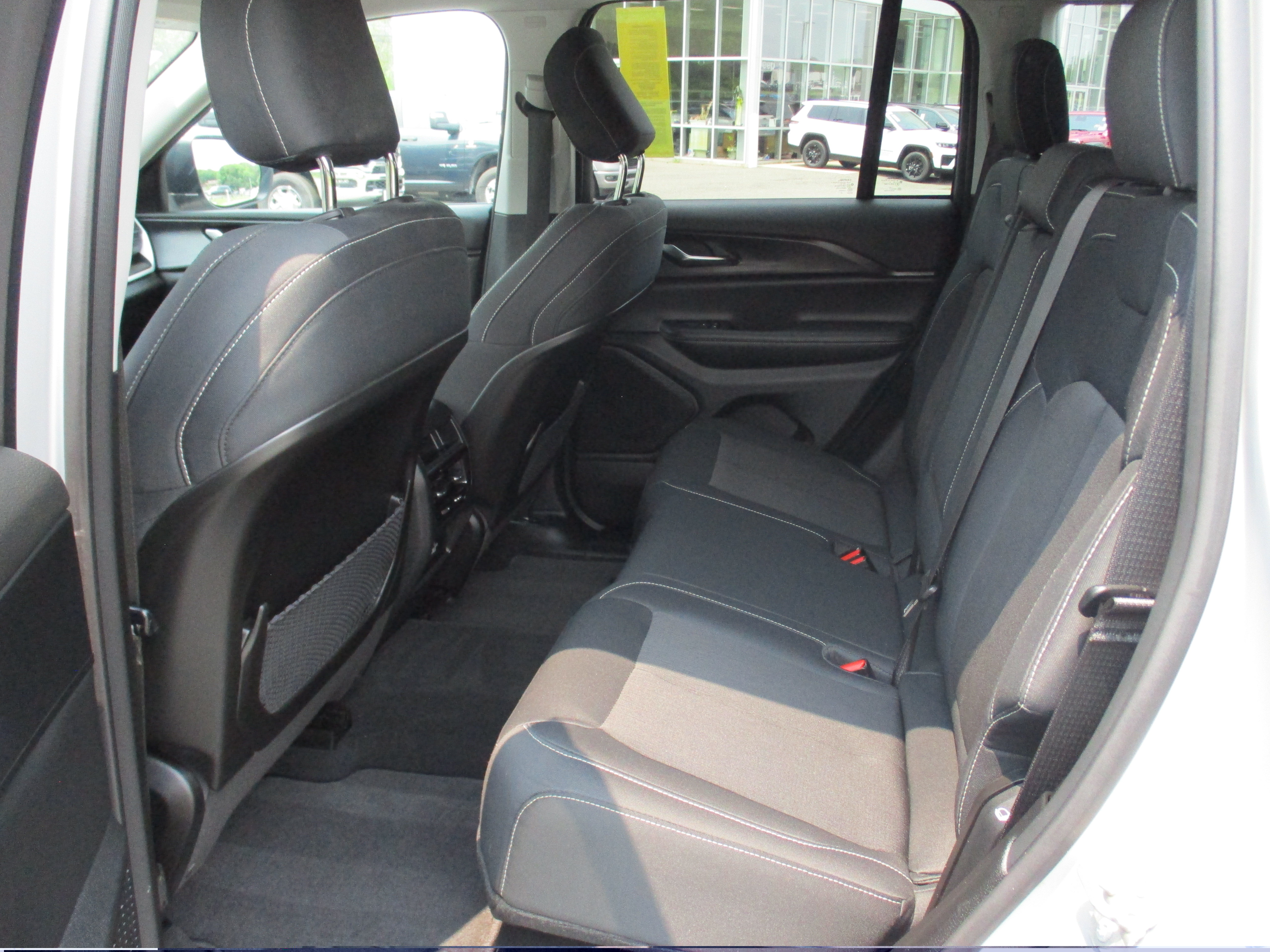 Certified 2023 Jeep Grand Cherokee Laredo X AWD/4WD image 13