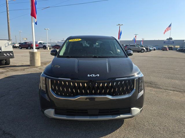 Used 2025 Kia Carnival image 11