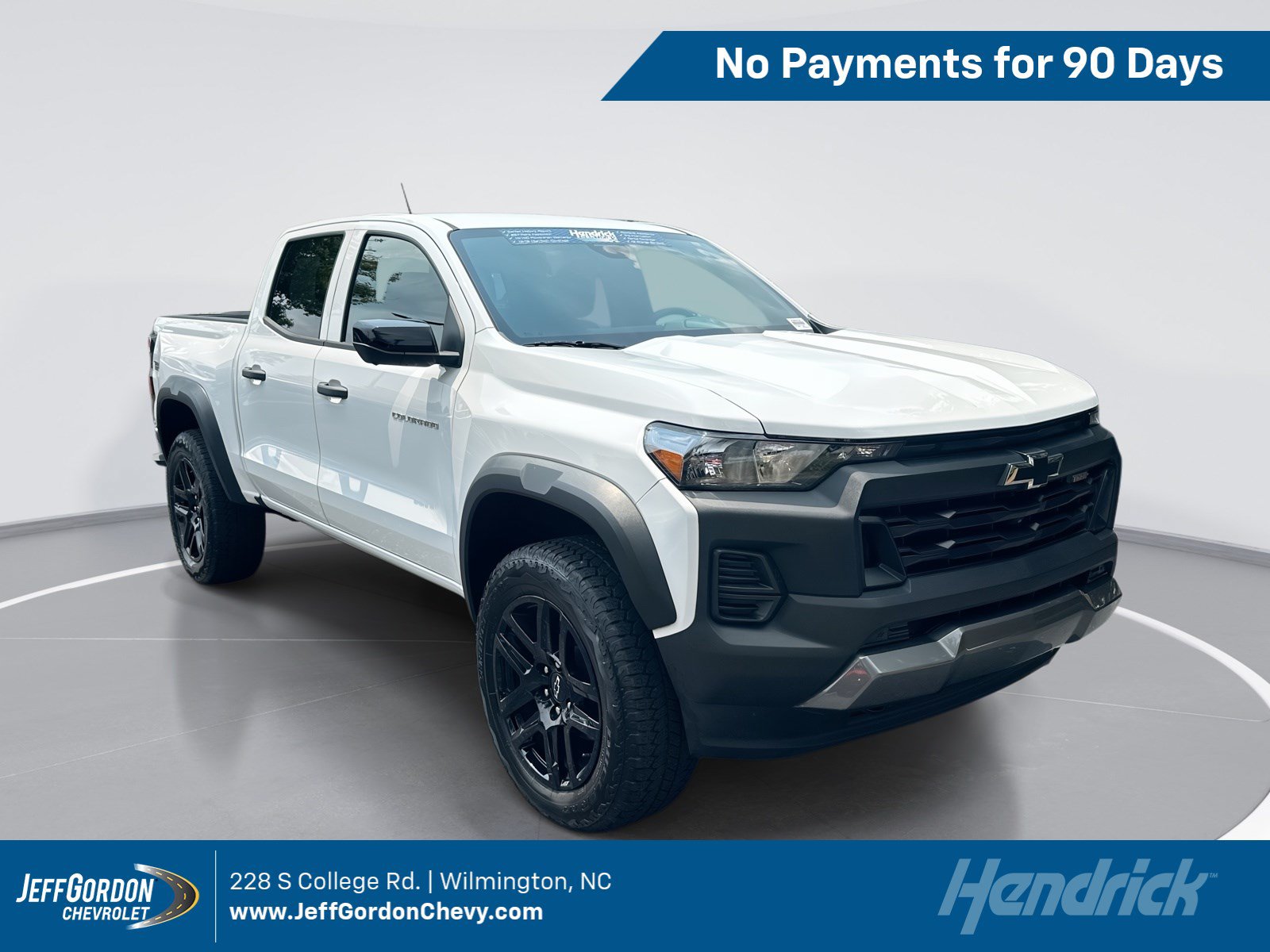 Used 2024 Chevrolet Colorado Trail Boss w/ Technology Package AWD/4WD image 1