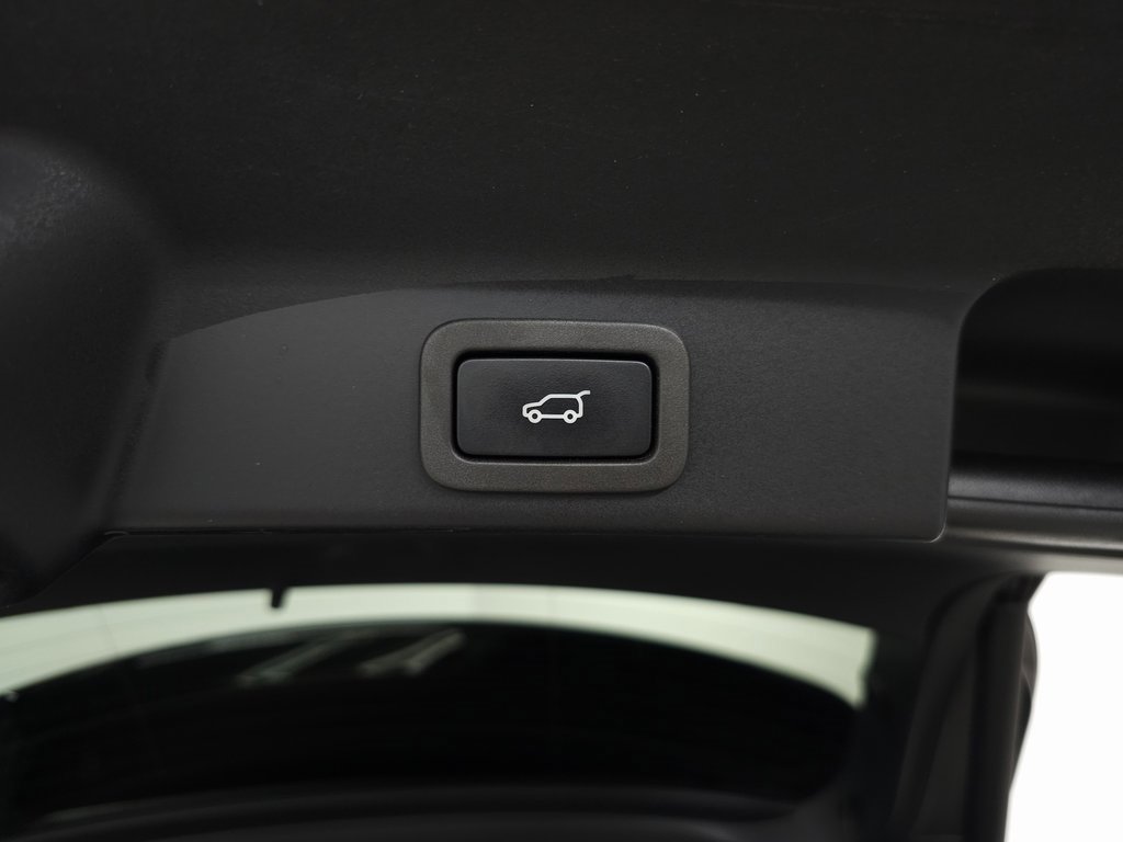 Used 2022 Jaguar F-PACE S image 7