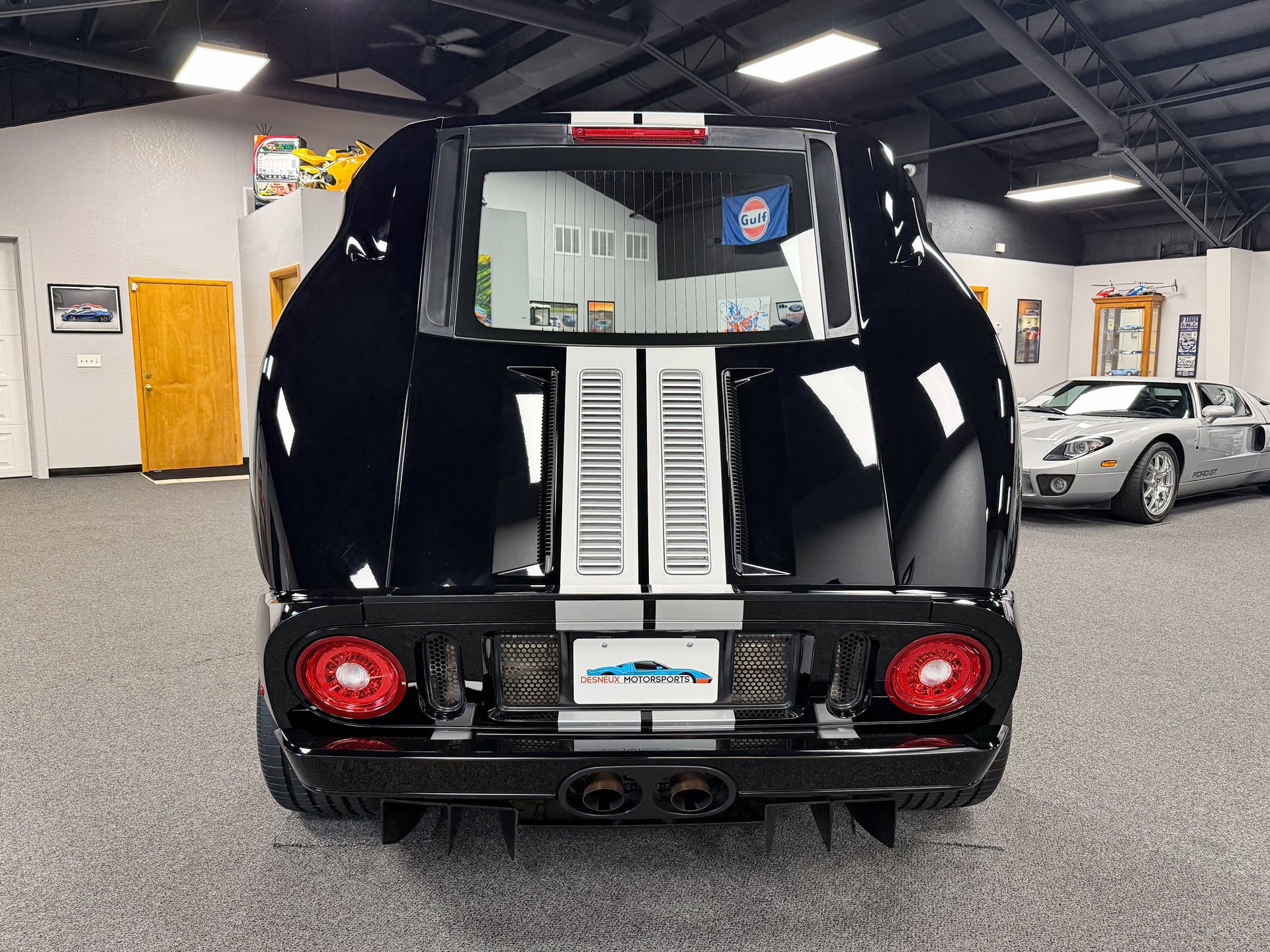 Used 2005 Ford GT image 12