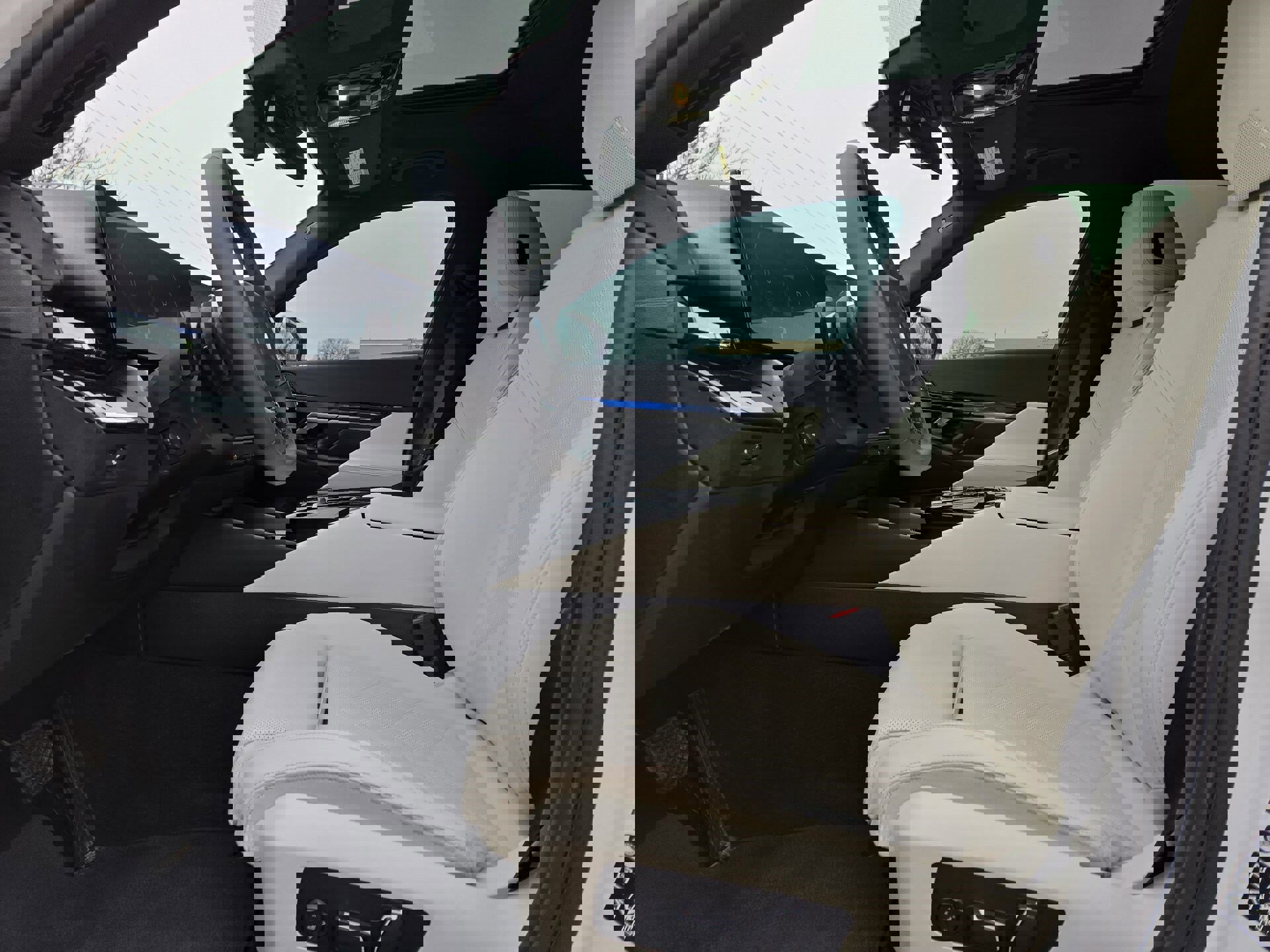 Used 2024 BMW 540i xDrive w/ Premium Package image 16