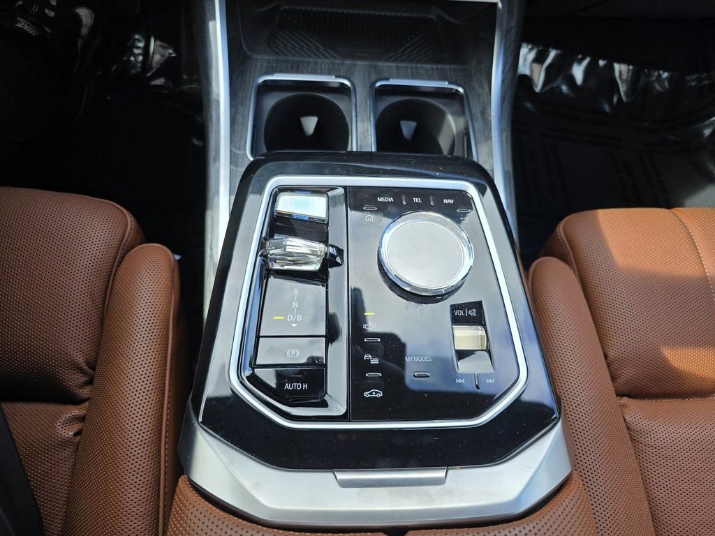 Used 2024 BMW i7 xDrive60 image 19