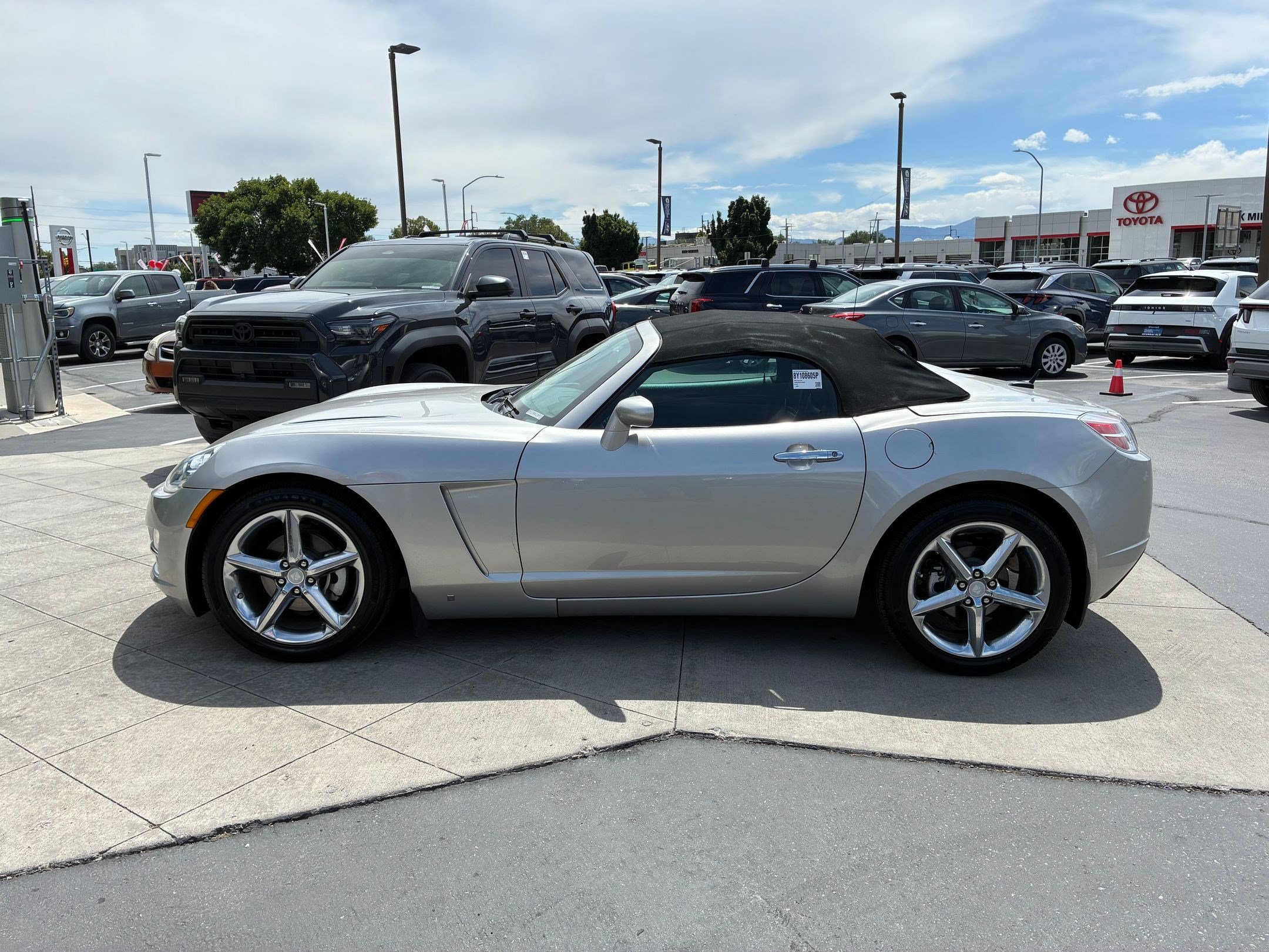 Used 2008 Saturn Sky w/ Premium Trim Package RWD image 8