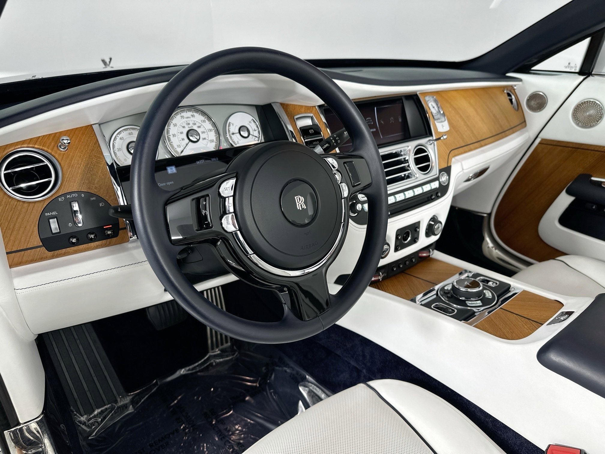 Certified 2018 Rolls-Royce Dawn image 11