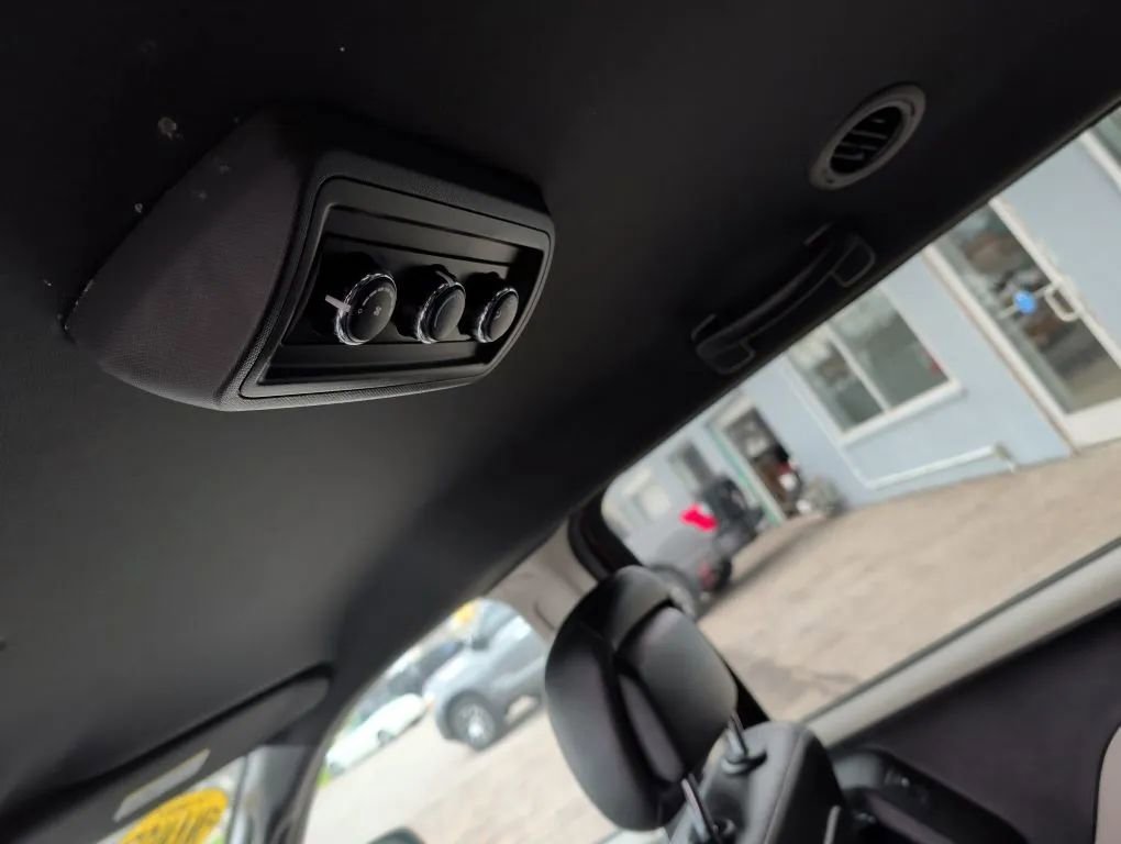 Used 2018 Dodge Grand Caravan SXT image 23