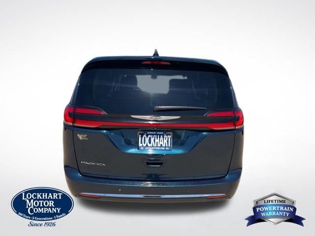 Used 2023 Chrysler Pacifica Touring-L image 6