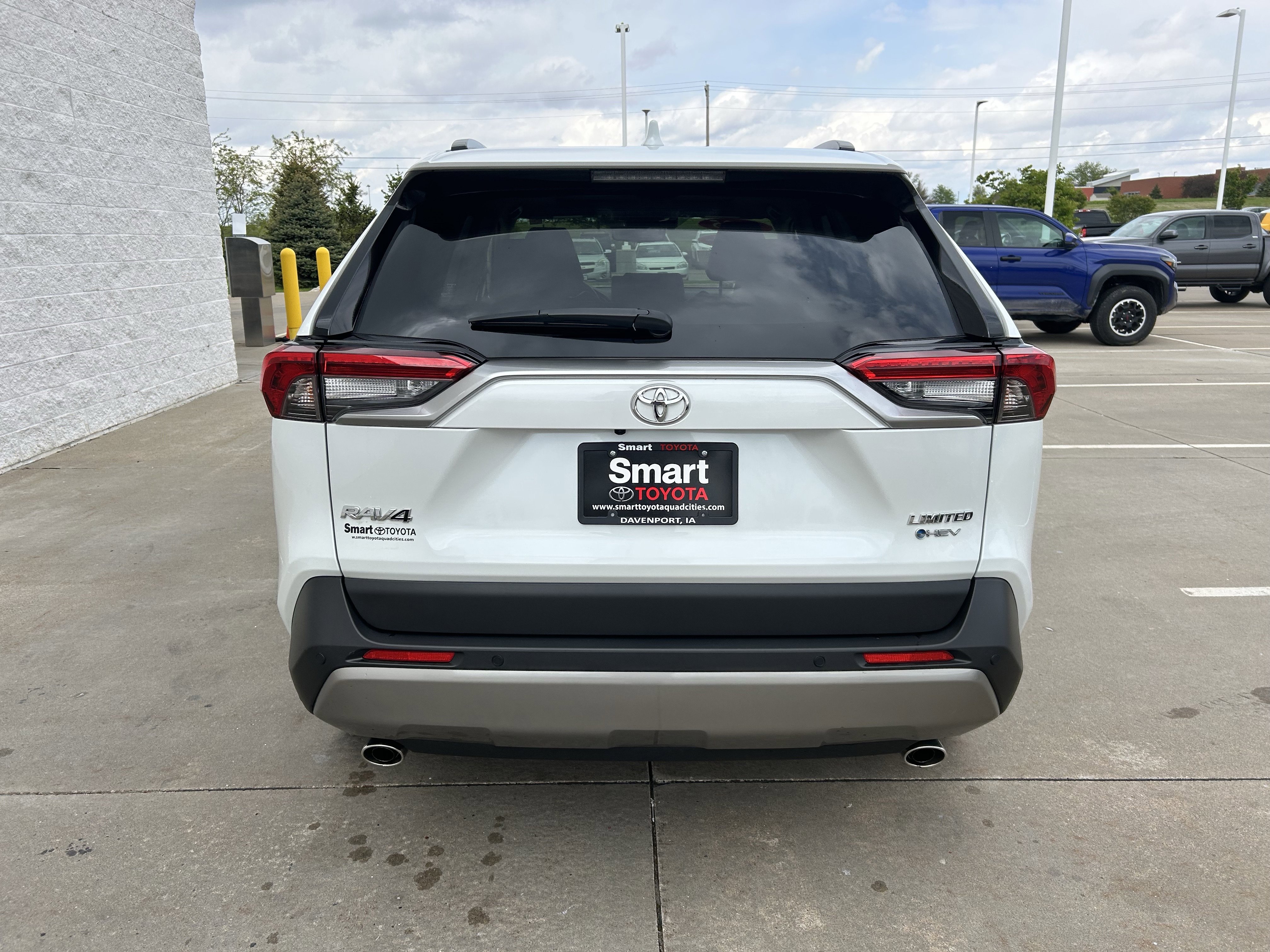 Used 2025 Toyota RAV4 Limited w/ Advanced Technology Package AWD/4WD image 5