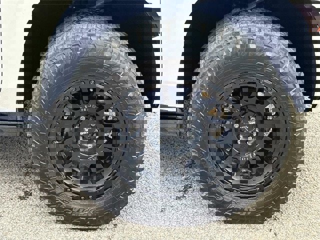 Used 2023 GMC Yukon XL AT4 w/ AT4 Premium Package image 9