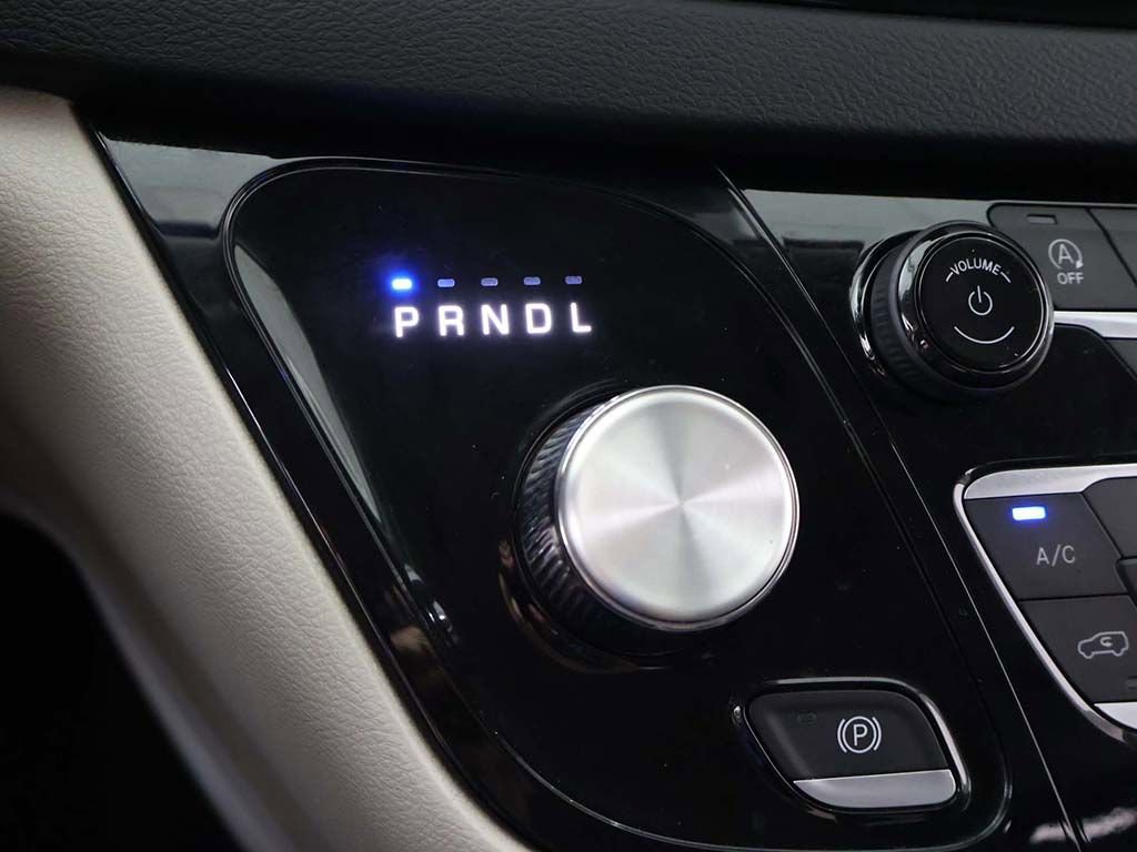 Used 2023 Chrysler Pacifica Touring-L FWD image 53