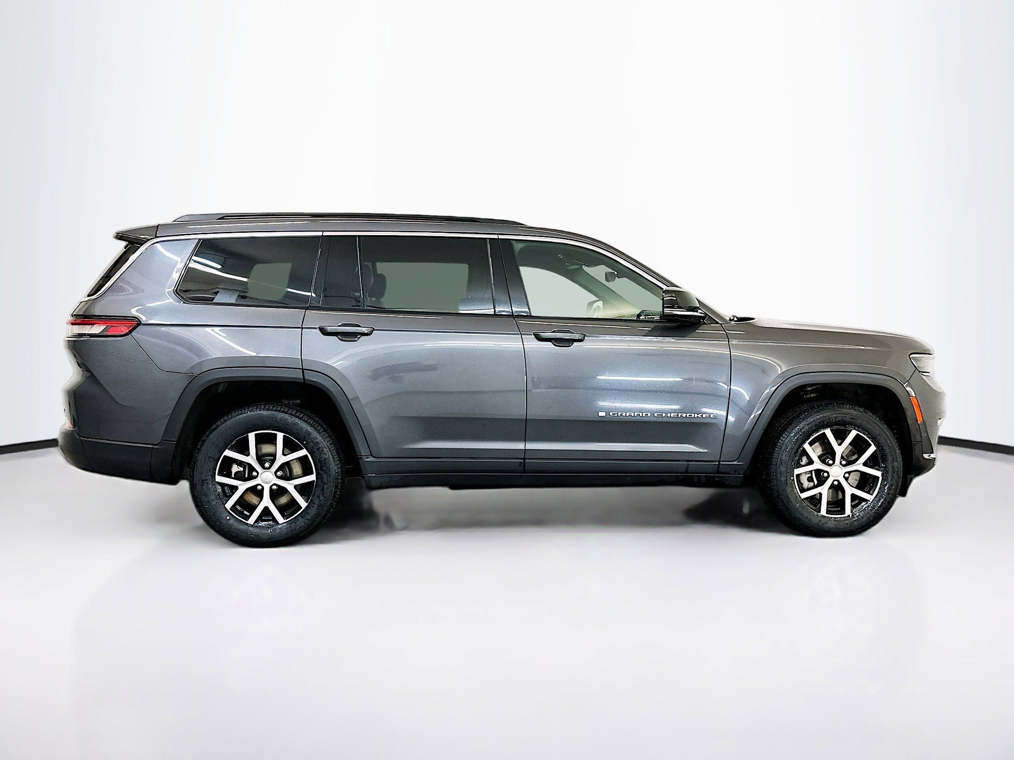 Used 2024 Jeep Grand Cherokee L Limited w/ Luxury Tech Group II image 10
