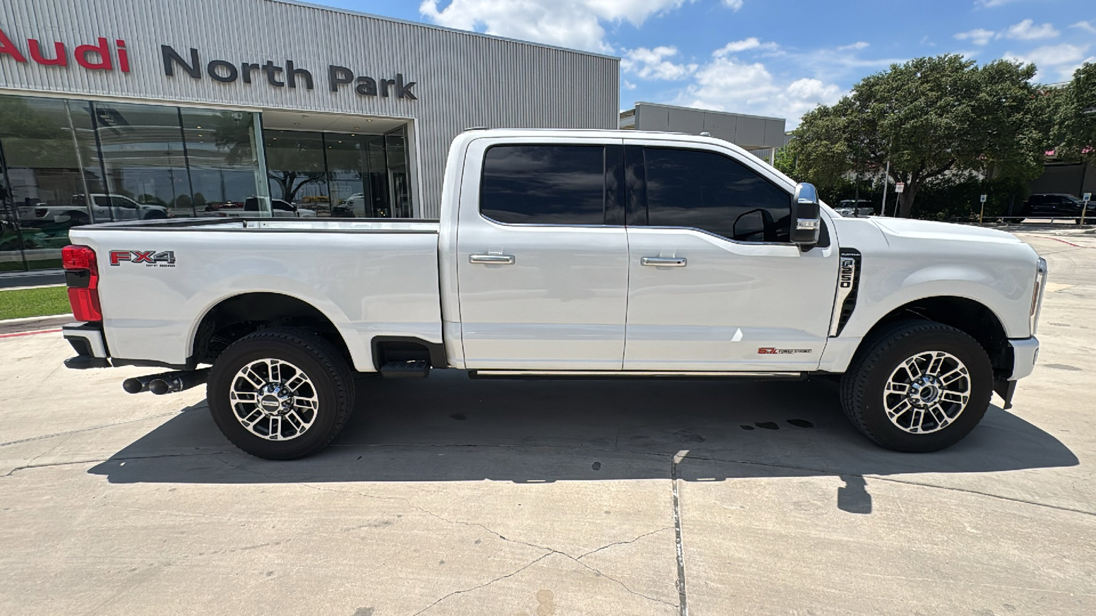 Used 2026 Ford F250 Platinum w/ Platinum Plus Package AWD/4WD image 8
