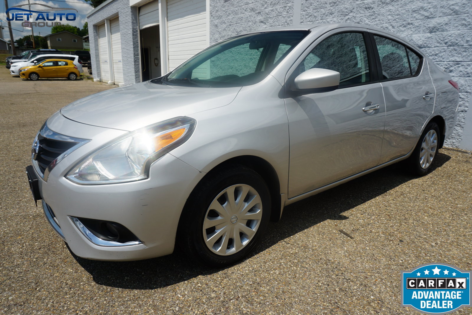 Used 2016 Nissan Versa SV w/ Fog Lights Package FWD image 3