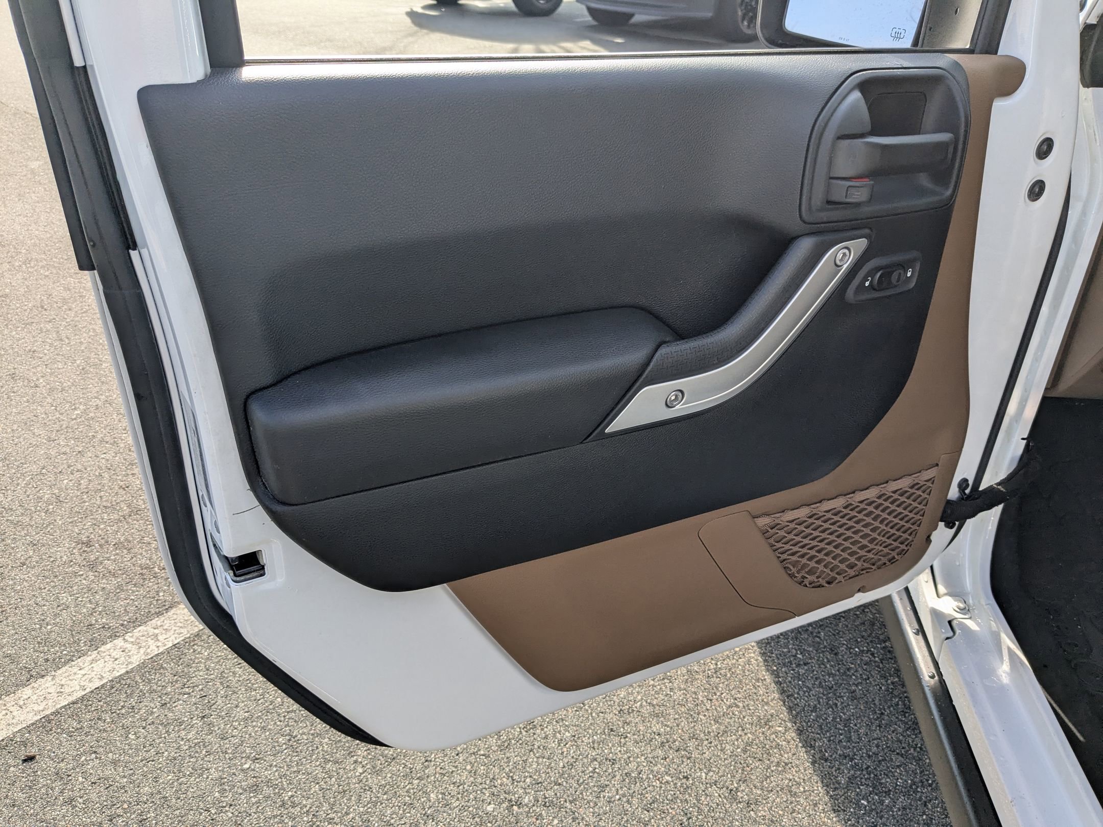 Used 2017 Jeep Wrangler Unlimited Rubicon w/ Connectivity Group image 12