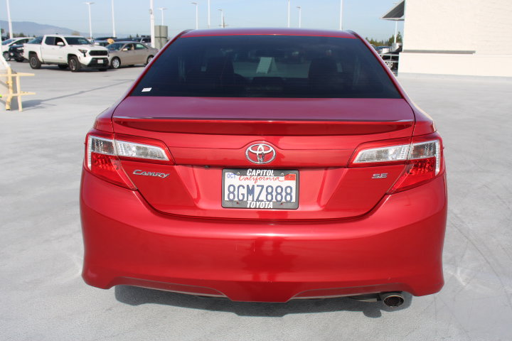 Used 2014 Toyota Camry SE image 4
