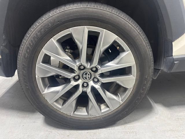 Used 2022 Toyota RAV4 XLE Premium FWD image 6