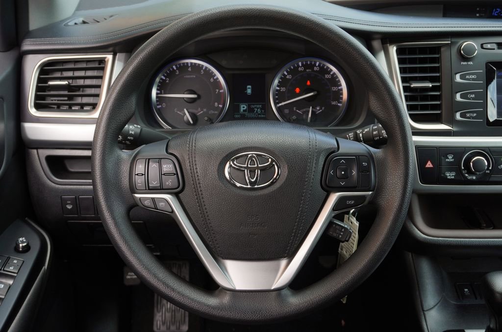 Used 2016 Toyota Highlander LE image 14