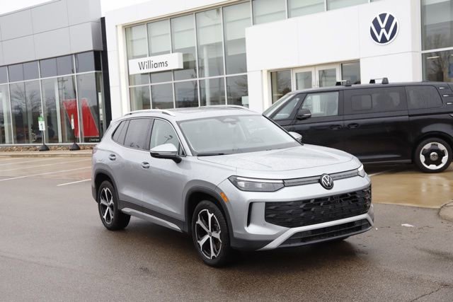 Used 2025 Volkswagen Tiguan SE w/ Panoramic Sunroof Package image 1