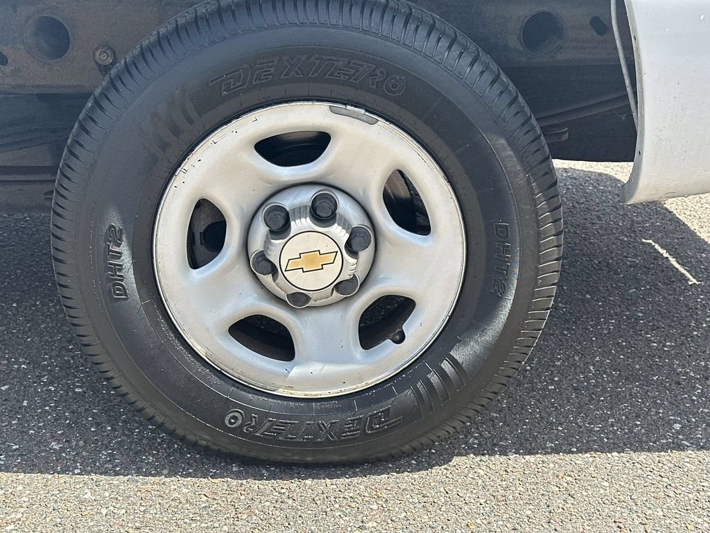Used 2004 Chevrolet Silverado 1500 W/T RWD image 24